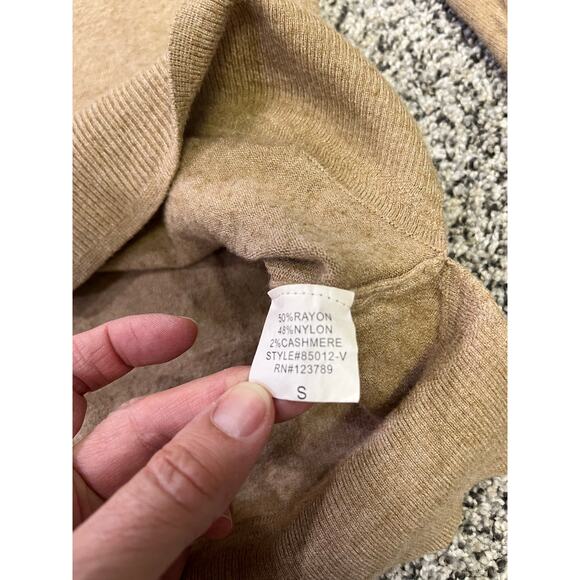 🌟3 for $35🌟 Carly Jean Los Angeles CJLA Pullover Sweater, V-Neck Camel Cashmere - Picture 7 of 11